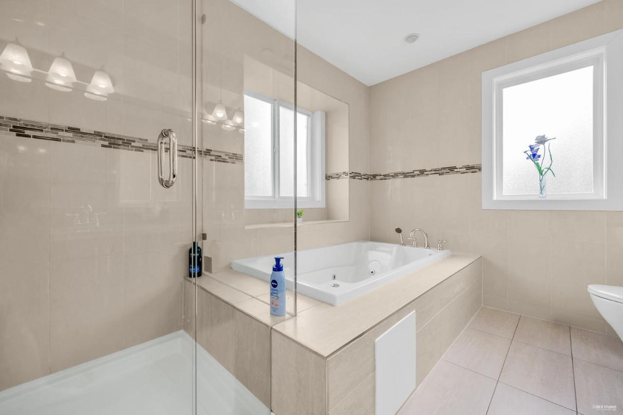 Luxurious Getaway In Vancouver-Private Room With Attached Bathroom Extérieur photo