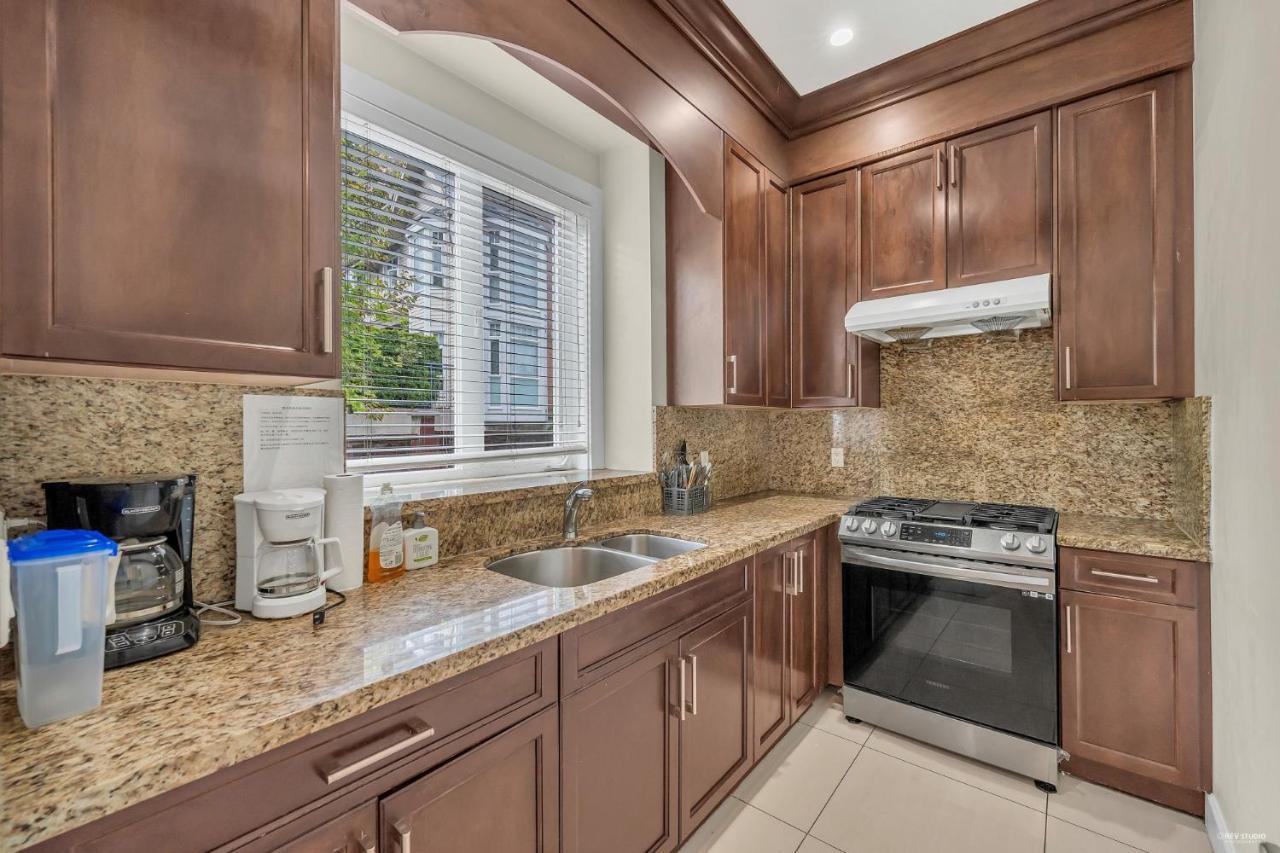 Luxurious Getaway In Vancouver-Private Room With Attached Bathroom Extérieur photo