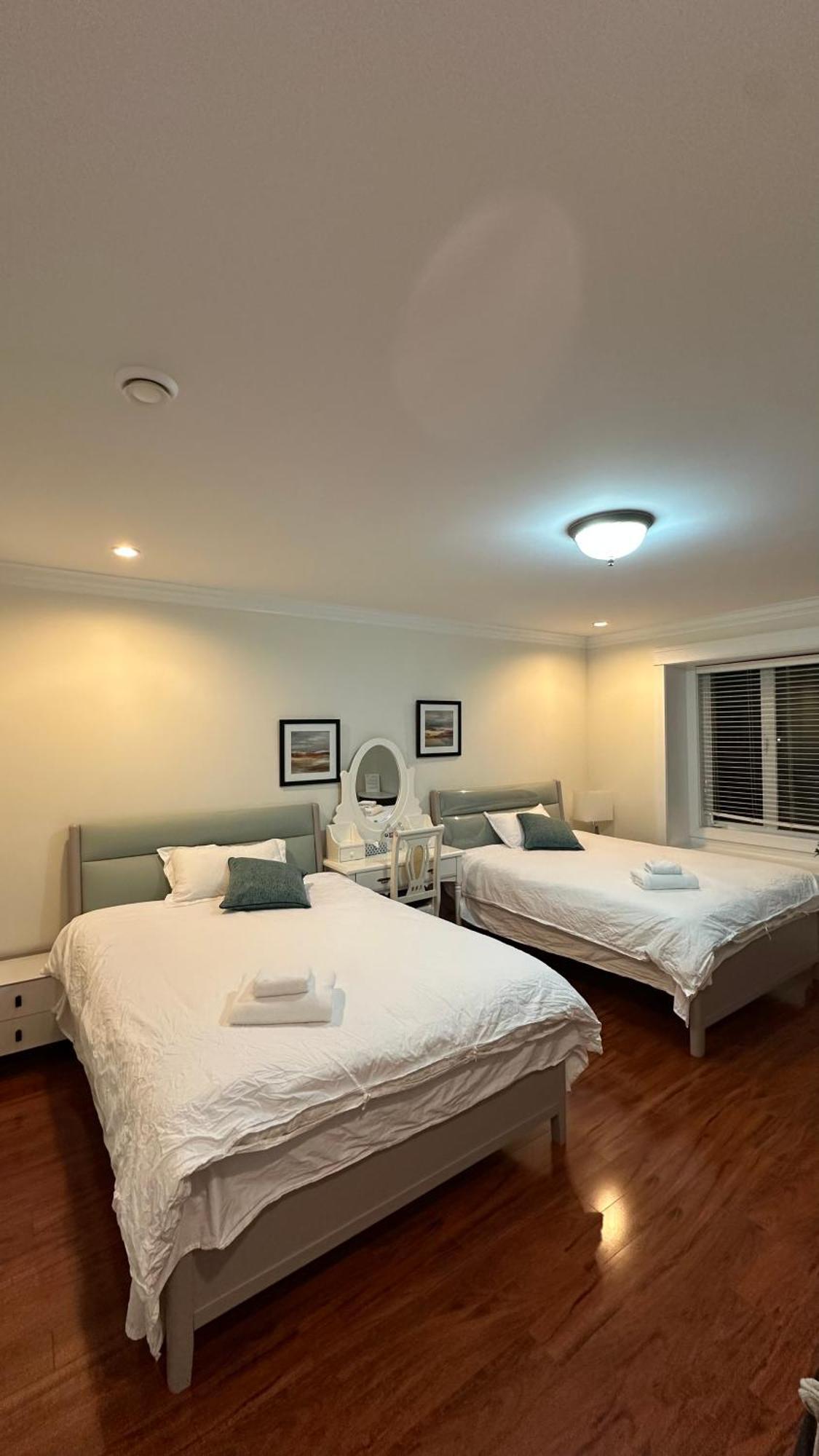 Luxurious Getaway In Vancouver-Private Room With Attached Bathroom Extérieur photo